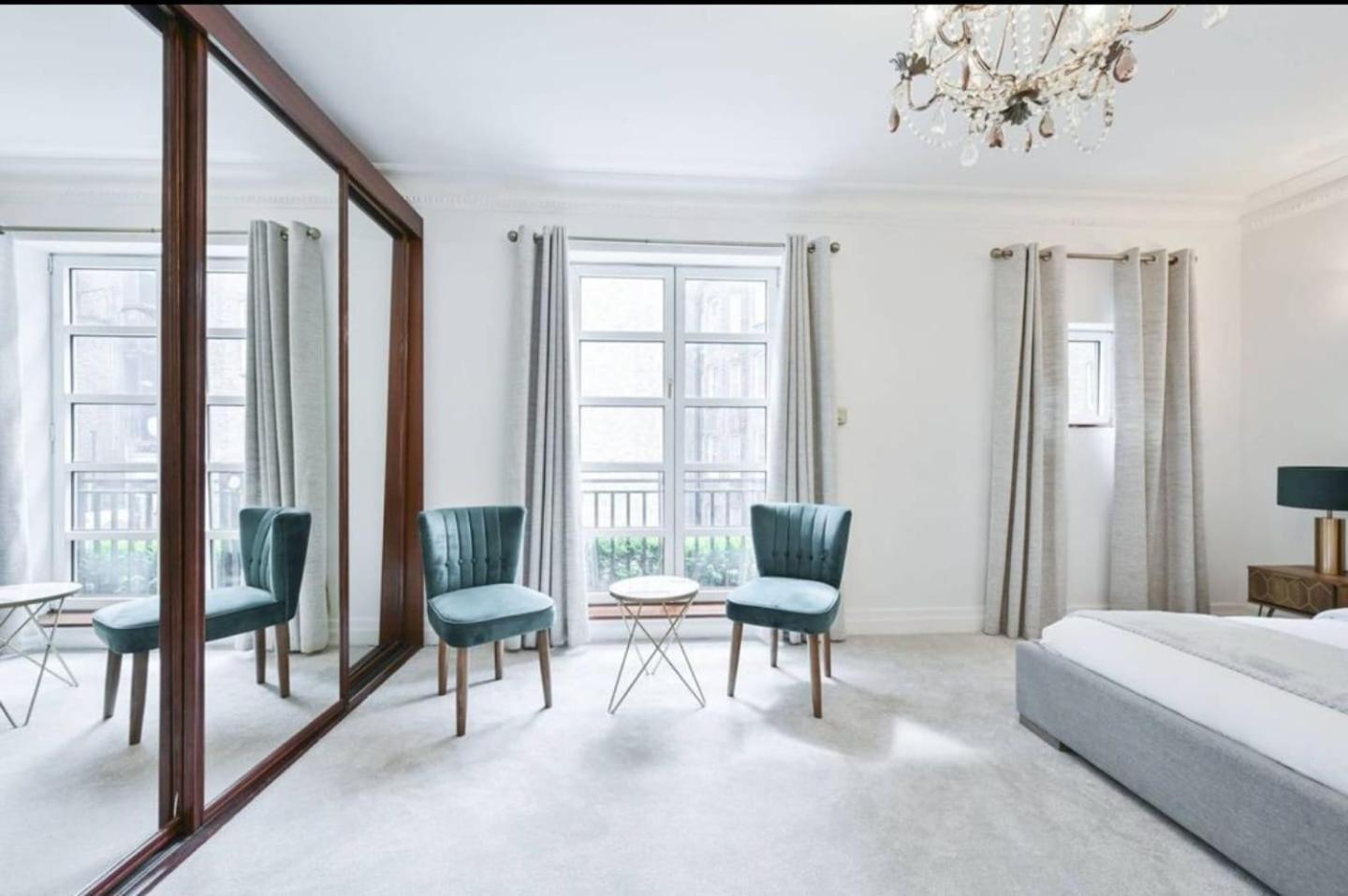 Carlton Court - Mayfair Aparthotel 5*