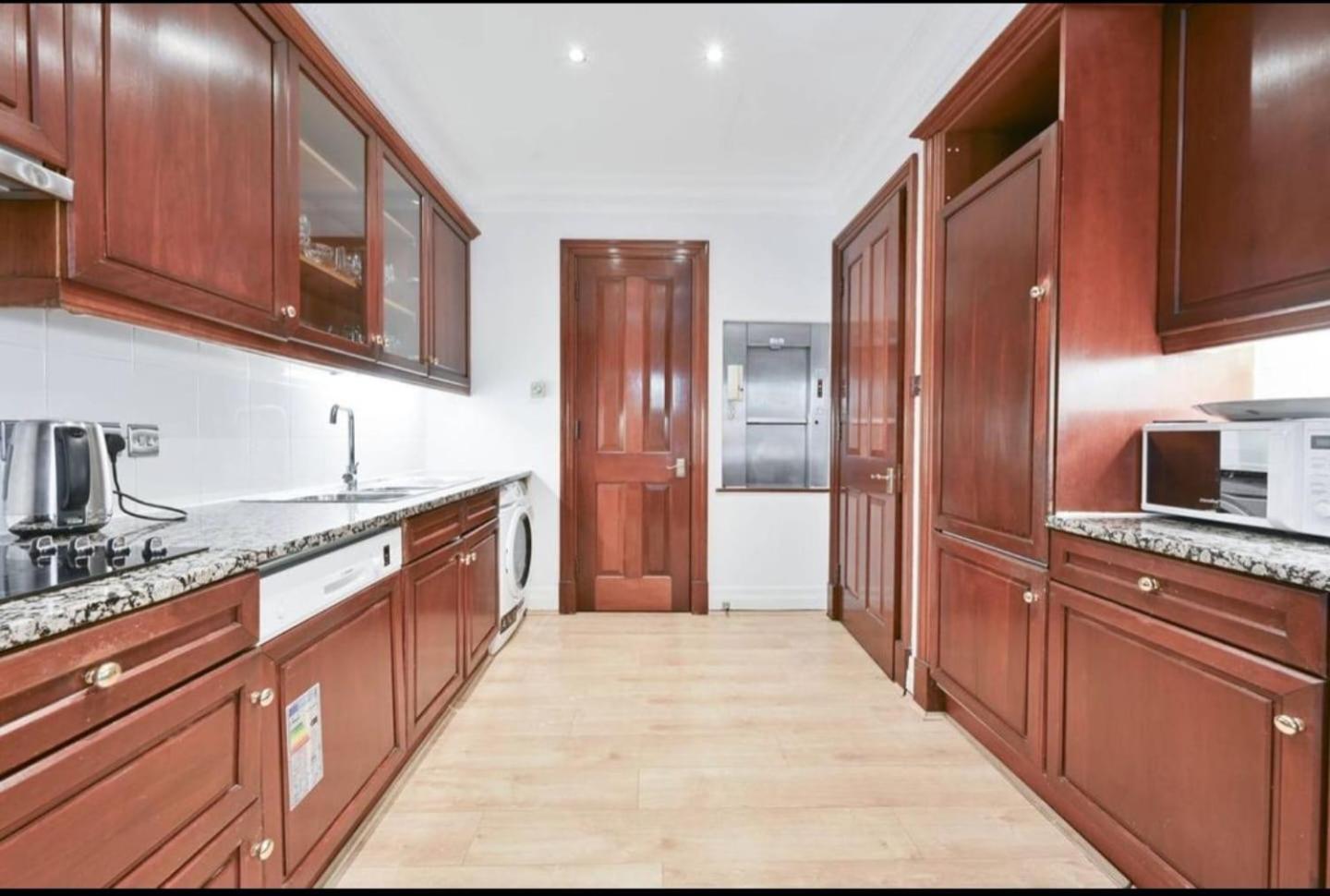 Carlton Court - Mayfair Aparthotel